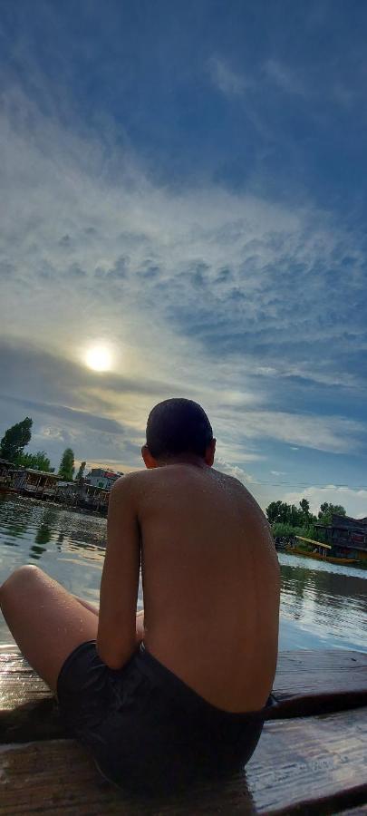 Green View Group Of Houseboats Srīnagar Стая снимка